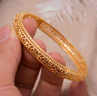 Women's Fashion Bangle – Chic Statement Bracelet